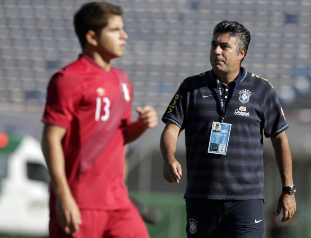 Alexandre Gallo em jogo da seleção sub-20 contra o Peru, pelo Sul-Americano (Crédito: Jorge Adorno/Reuters)